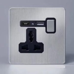 Silver Universal Multi-Plug Socket with USB-C & USB-A